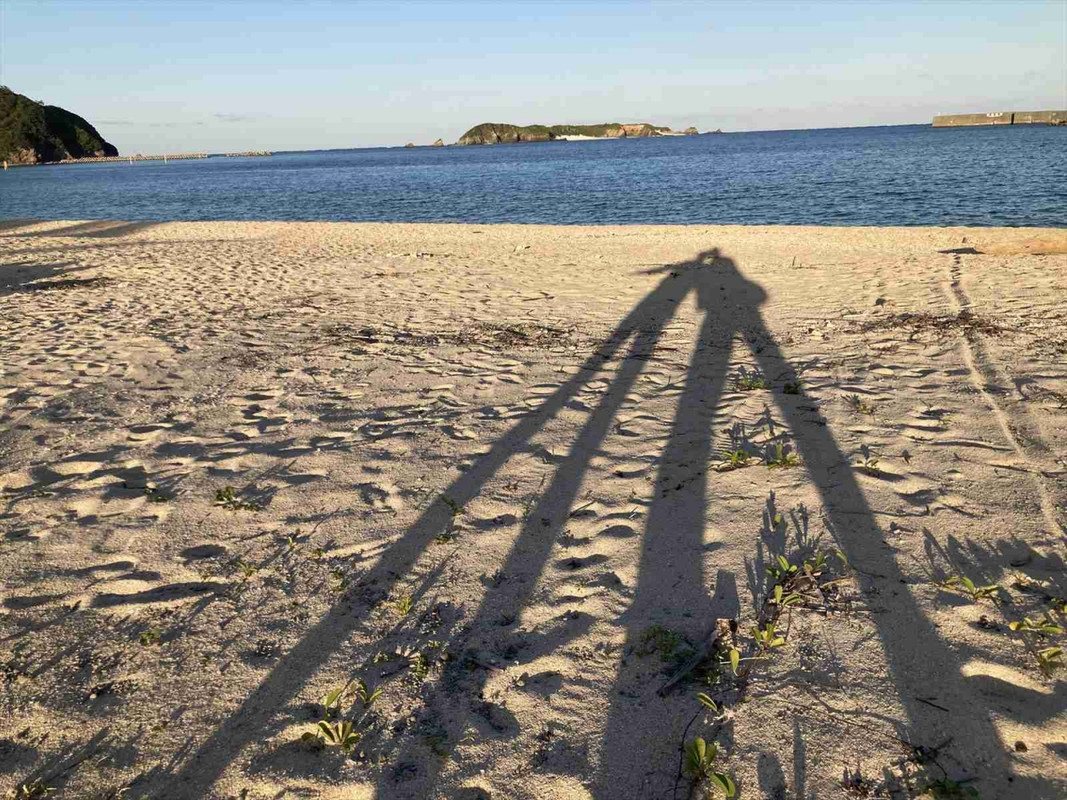 海までは坂を下るので車がベスト。５分以上かかります。