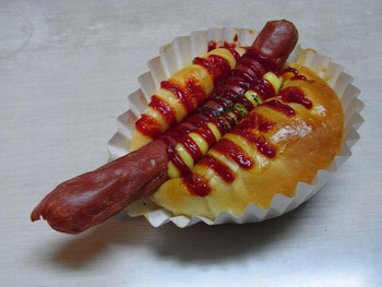 「ドンキイ」料理 897169 ウインナーロール（190円）