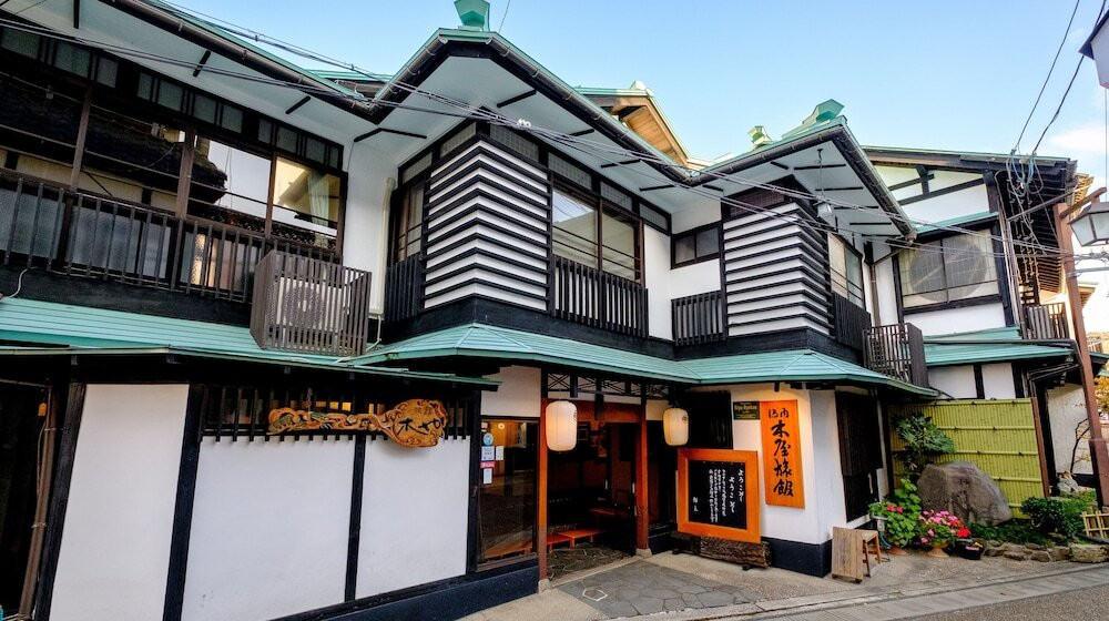 歴史の刻みを感じる宿でいまを忘れる3959361