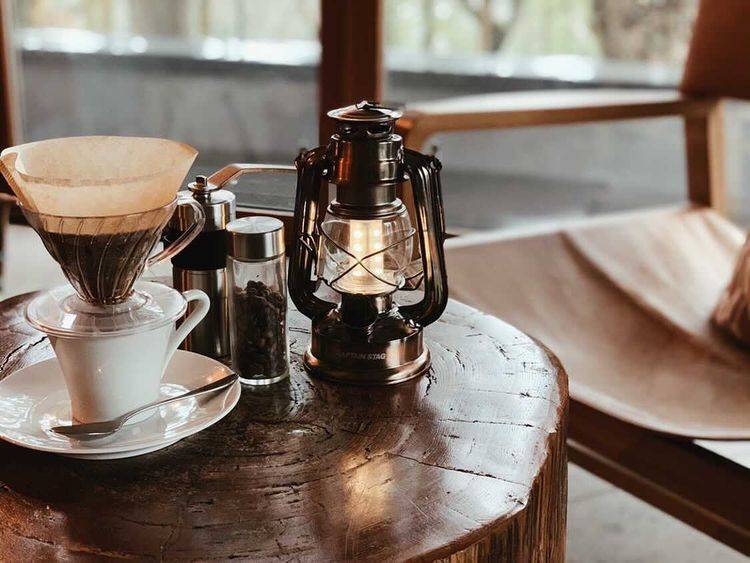 コーヒーを飲んで
暖炉の前でのんびり / 1