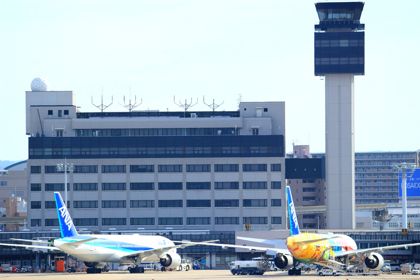 大阪国際空港　飛行機　待機