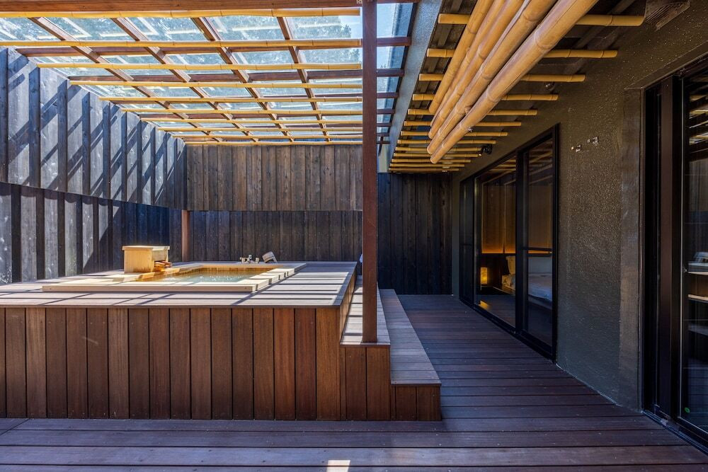 「夜も朝も部屋食」かつ「露天風呂付客室」がある宿で2人の時間を満喫4240215