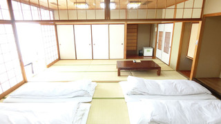 ファミリールームB (5-10名様用)