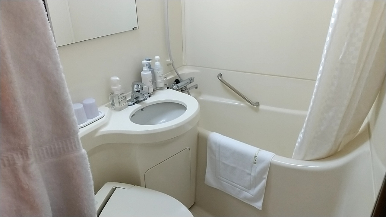 バスタブは普通サイズです