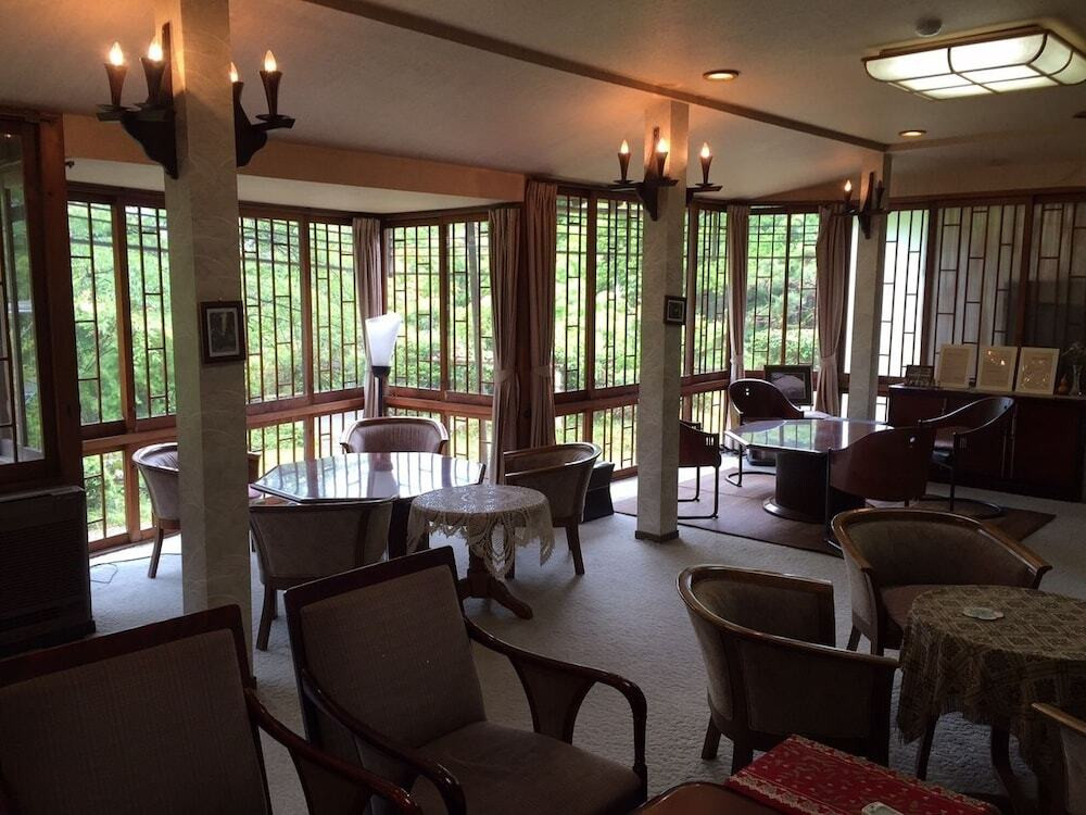 ロビーラウンジ