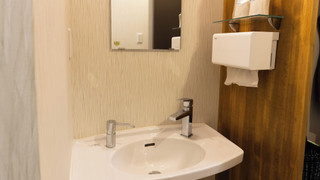 エコノミールーム シングルベッド 2 台 禁煙