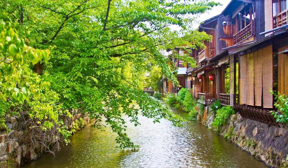 朝の光の中で
京らしい町並みを満喫 / 1