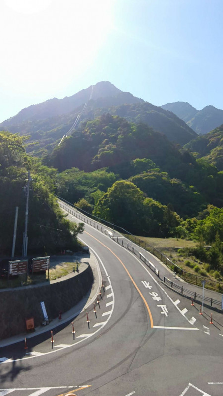 御在所岳ロープウェイが見えます