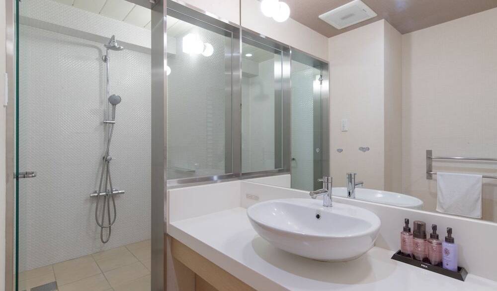 シャワーブースの例 / 3