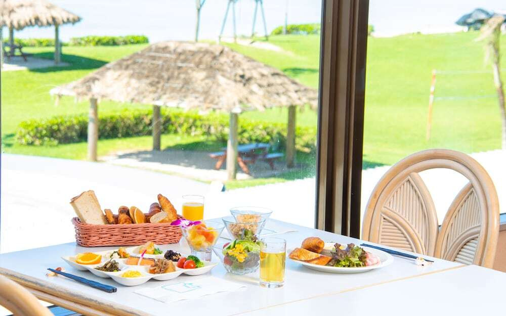 川平湾のほど近く。景色もご馳走の朝食ビュッフェ3532046