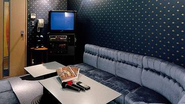 カラオケルーム / 9