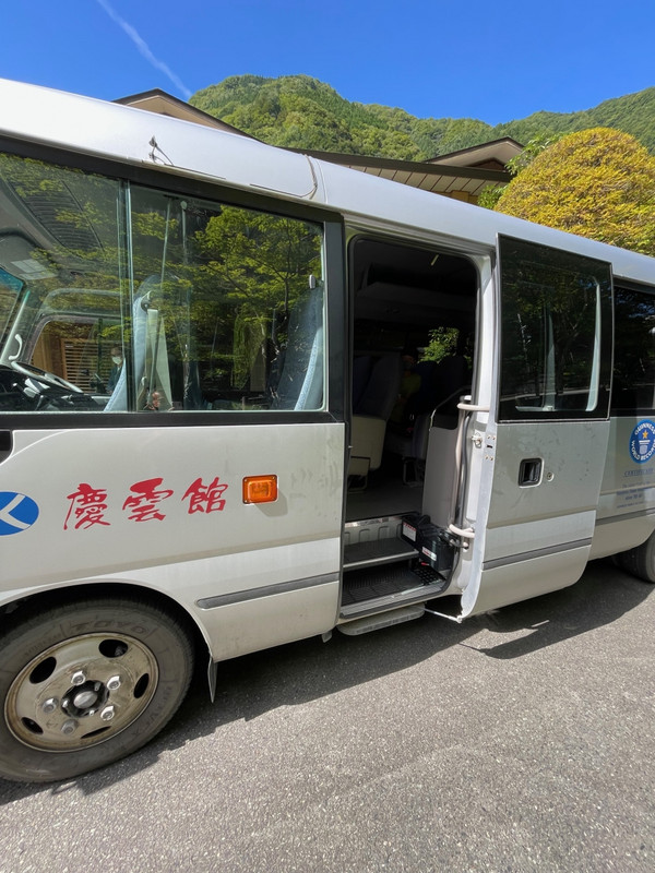 次の日の車内きれいなマイクロバス