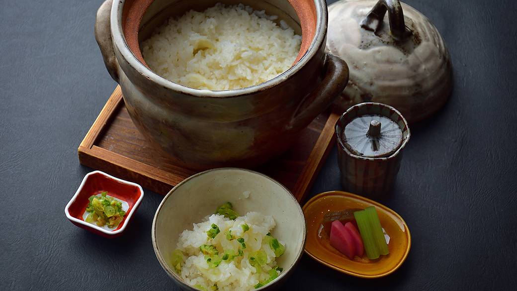朝は炊き立ての
ホカホカ土鍋ご飯♪
 / 4