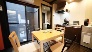 客室内のダイニングエリア / 12