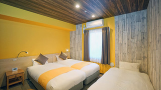 スタンダード トリプル (ツインサイズベッド 2 台とソファーベッド 1台) 禁煙