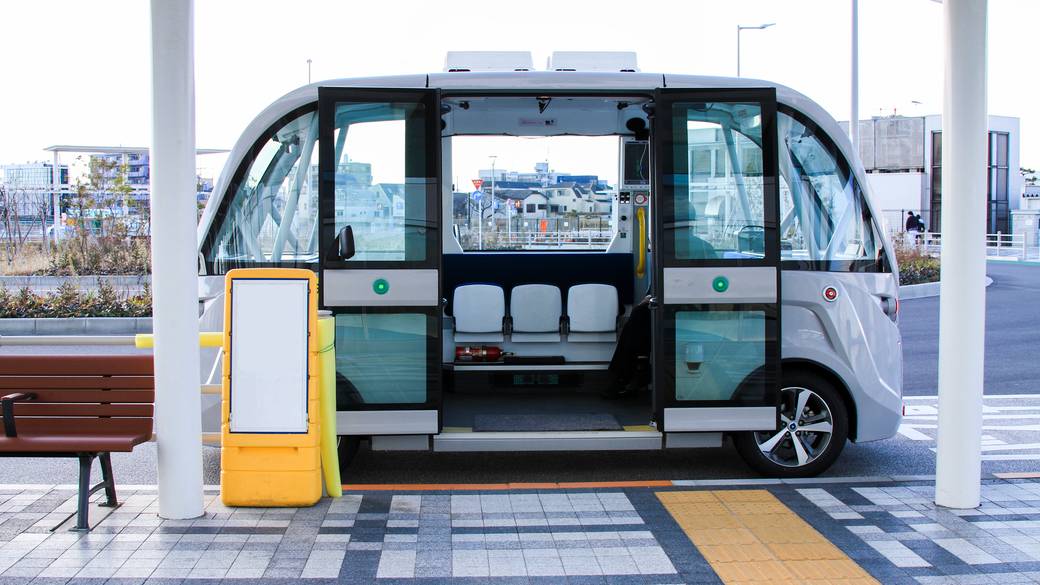 敷地内を周回する自動運転バス / 4