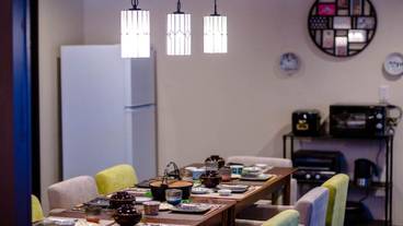 客室内のダイニングエリア / 32