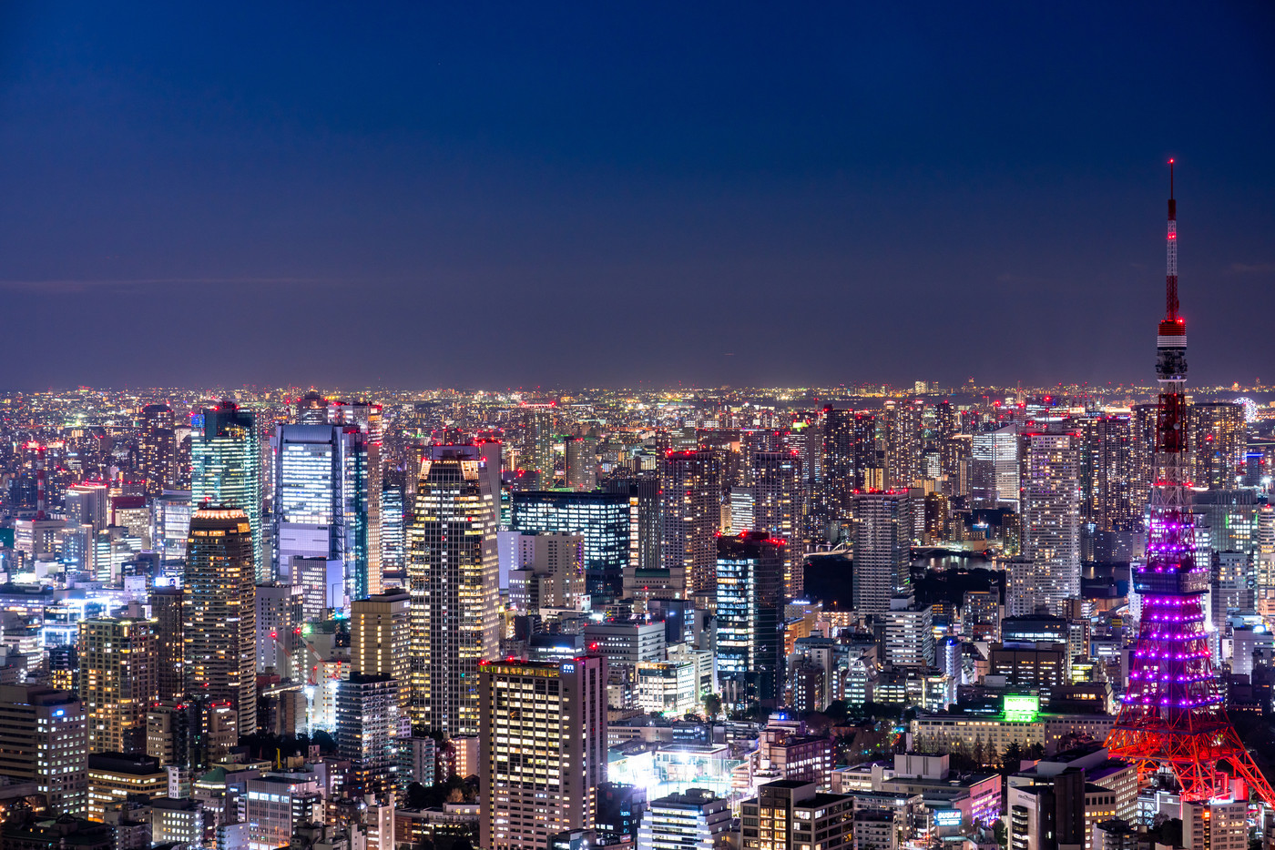 《日本の絶景》東京の夜景・スーパームーンの明るい夜空《六本木ヒルズ展望台より》