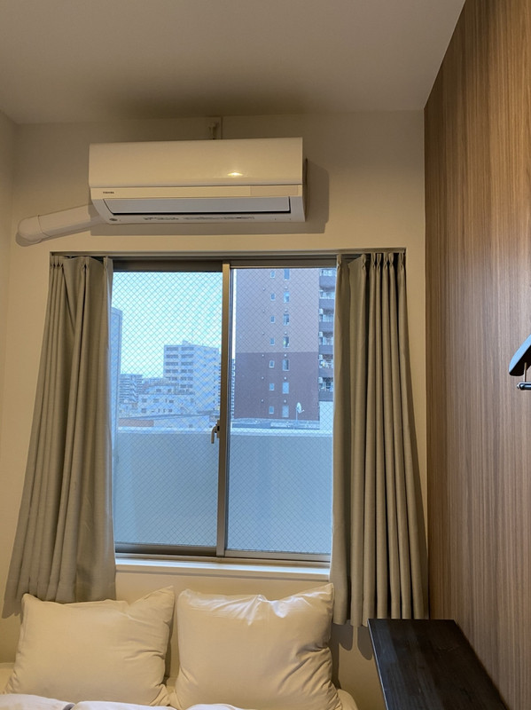 個室の特権、エアコン使いたい放題w