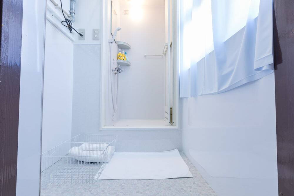 バスルームのシャワー