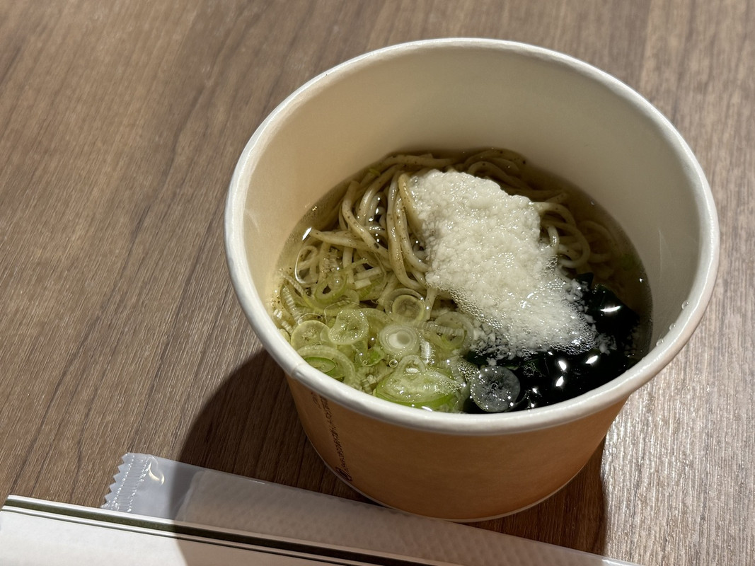 お夜食は「白石あかもく温麺」美味しいけど なんかｼｮﾎﾞｲ