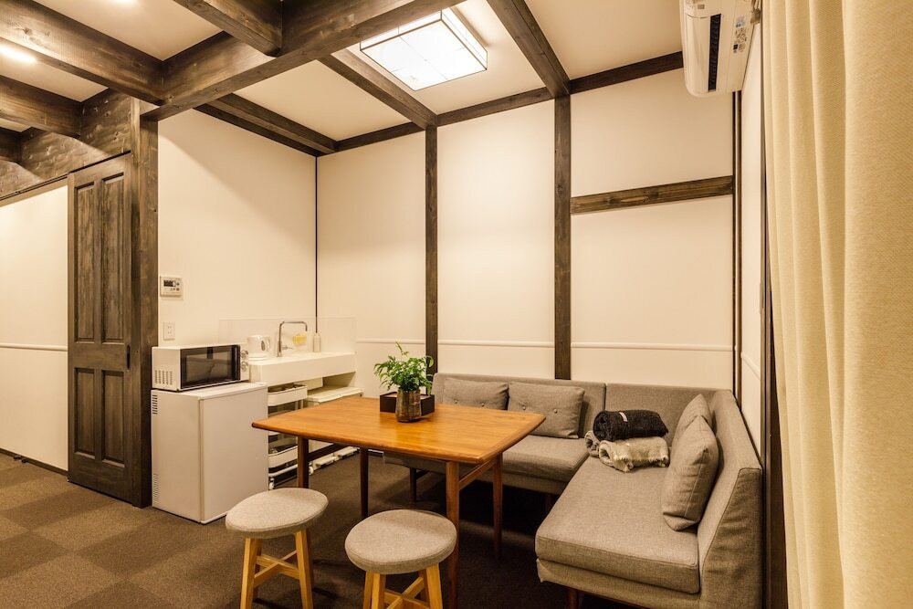 客室内のダイニングエリア