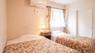 本館2間続き洋室（ツイン／バストイレ・シャワーブース付）