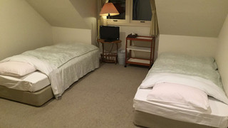 ツインルーム ロフト付 共用バスルーム (1)