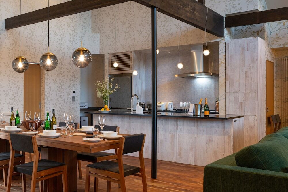 客室内のダイニングエリア