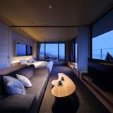 全室オーシャンビュー
温泉露天風呂で寛ぐ / 4