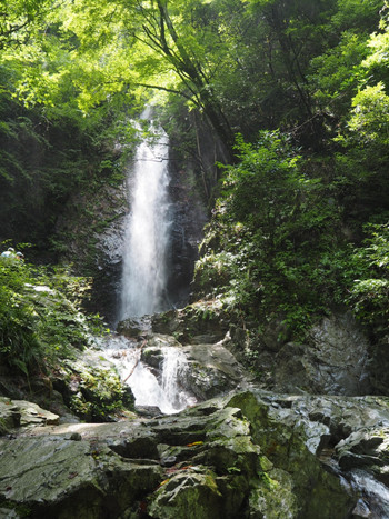 清々しい空気が溢れる「日本の滝百選」のひとつ【払沢（ほっさわ）の滝】3751243