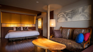 [301] 露天風呂付 キングサイズベッドルーム / 45平米 (禁煙) : 食事処