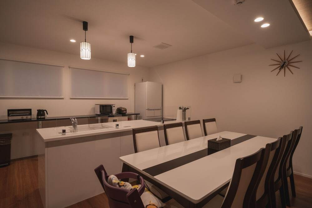 客室内のダイニングエリア