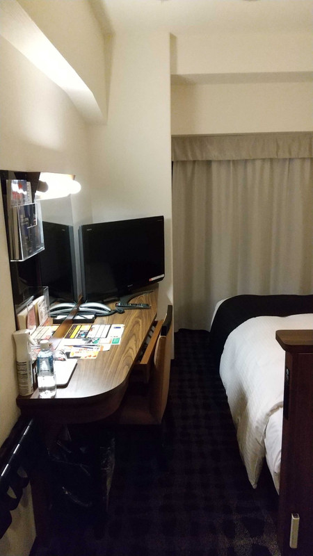 部屋に入るとスペースはこんな感じ