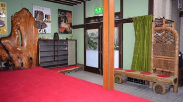 施設の入り口 / 4