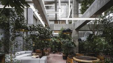 the LOUNGE(1) / 4