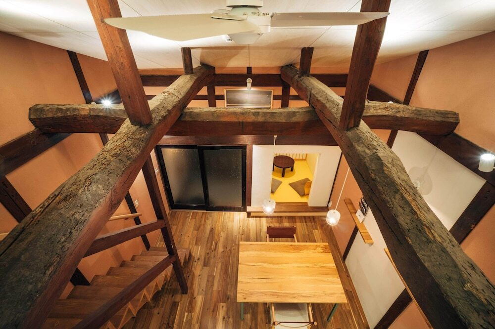 客室内のダイニングエリア