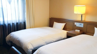 ツインルームシングルサイズベッド 2 台喫煙可