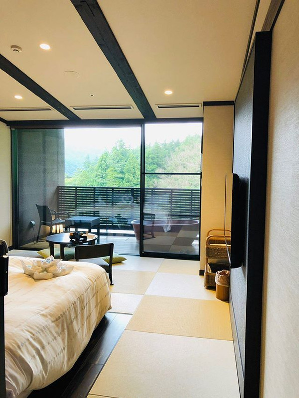 露天風呂付客室で優雅な時間を過ごせます