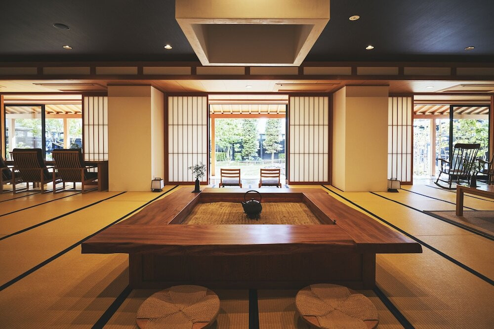 諏訪湖と一体化したような展望露天風呂がおしゃれな絶景旅館3531897