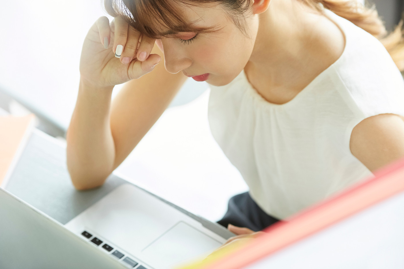 ビジネスウーマン　ネガティブイメージ