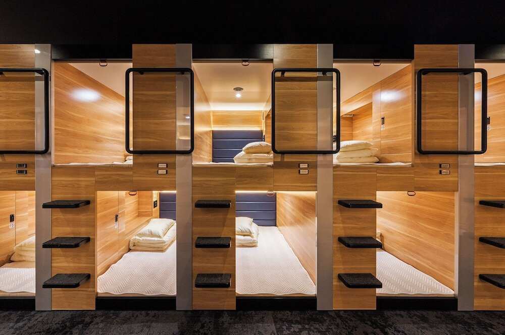 源泉かけ流しの貸切風呂も◎気軽な旅にぴったりのカプセルルーム4001849