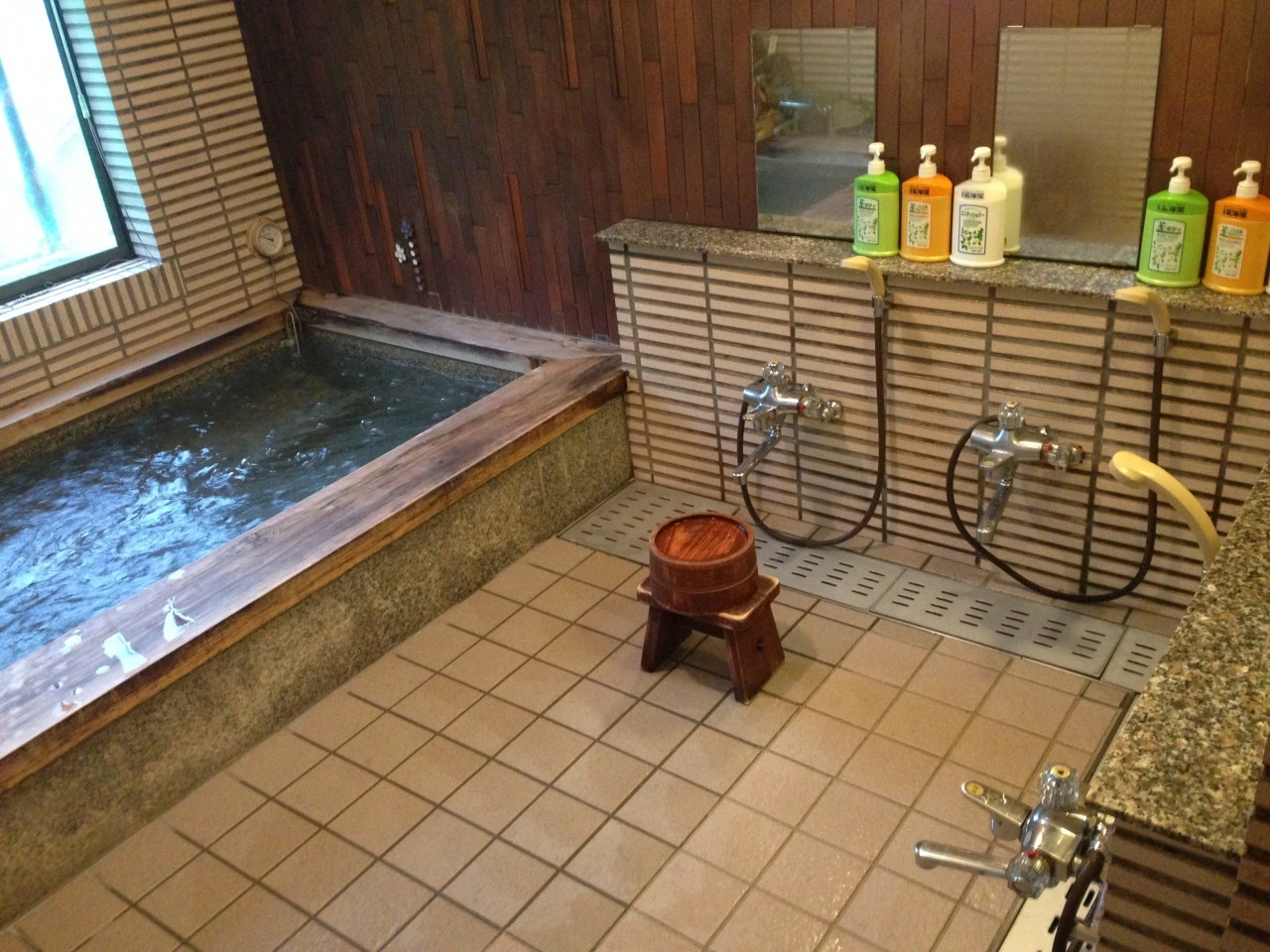 3. 和の趣が素敵！幻の温泉にも入れる「民話の宿 旅館荒澤屋」3482655