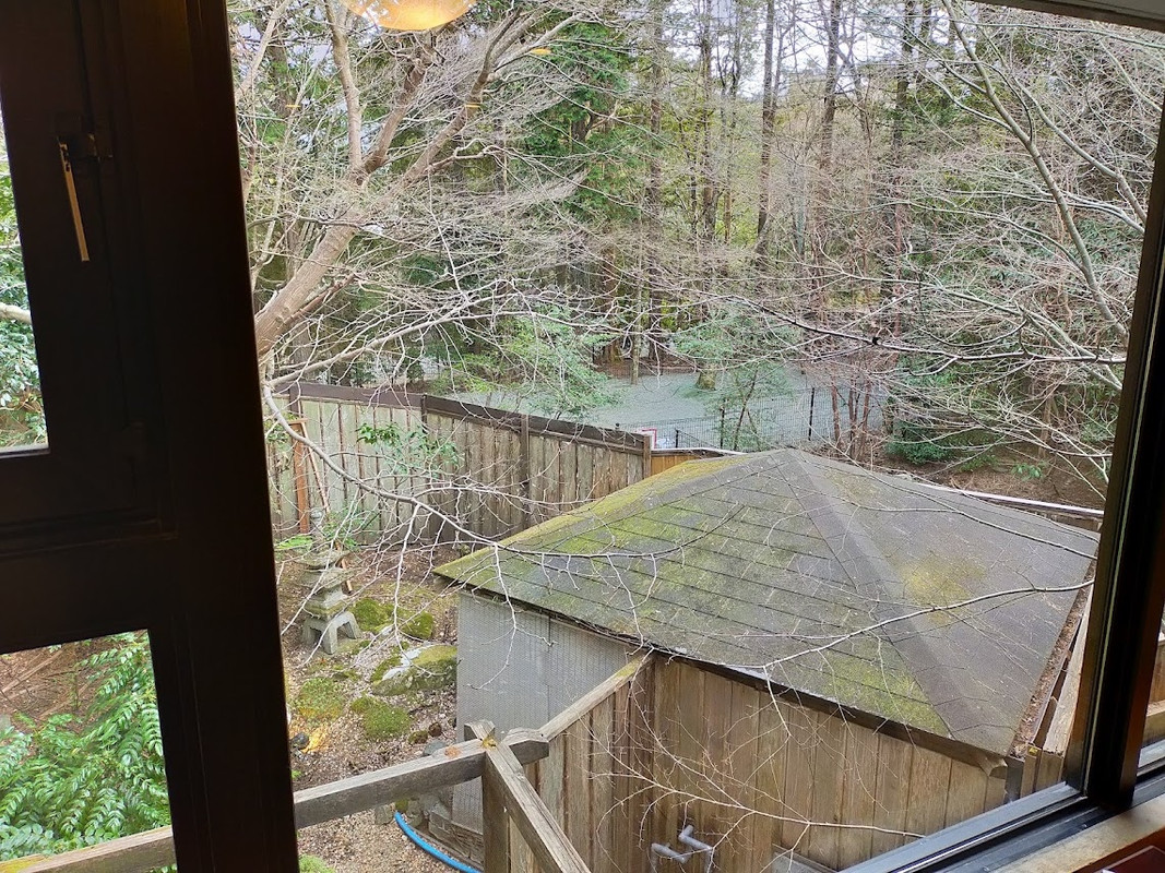 上：ドッグラン　下：貸切露天風呂