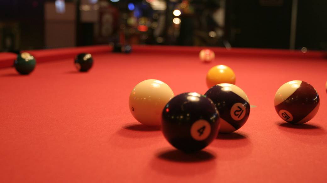 ビリヤードをプレイ / 2