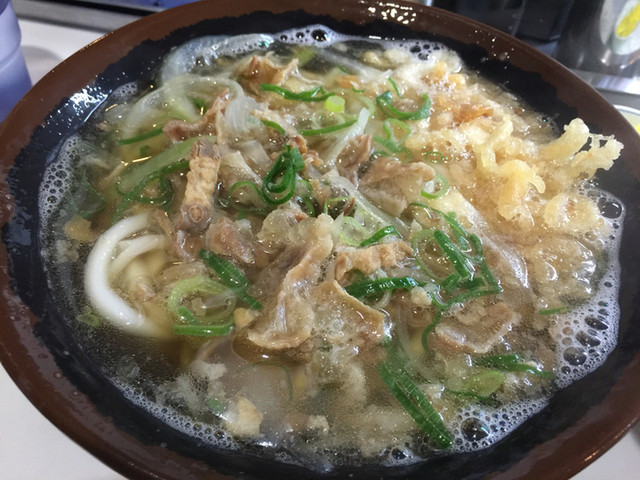 大阪ツウは知っている！庶民派グルメ「かすうどん」が食べられる店10選 | icotto（イコット）