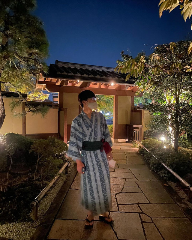 ライトアップされた敷地内 / 1