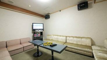 カラオケ ルーム / 3