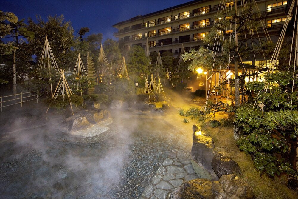 「庭園露天風呂」がおしゃれ!足湯でのんびりおしゃべりもできちゃう4260342