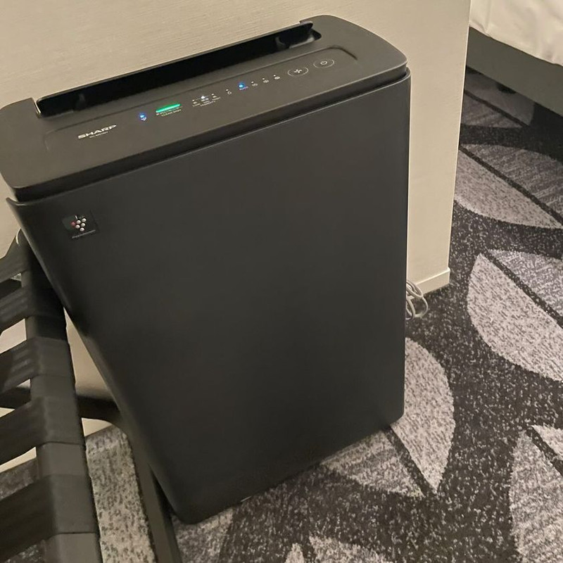 客室内の空気清浄機もブラックで統一されおしゃれ / 4